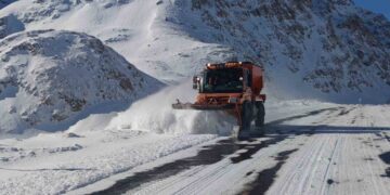 Muş’ta, karla mücadelede 178 köy yolu ulaşıma açıldı!