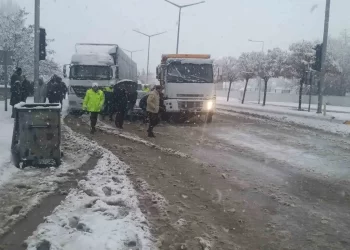 Muş’un otogar mevkiinde zincirleme kaza!