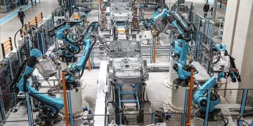 Türkiye, otomotiv ve lojistik sektörleriyle Avrupa ile Asya arasında köprü kuruyor