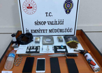 Sinop Boyabat’ta, durdurulan otomobilden uyuşturucu madde ve kesici alet çıktı!