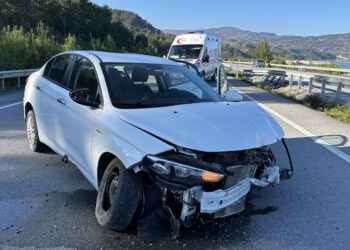 Sinop Gerze’de otomobil bariyere çarptı: 5 kişi yaralandı