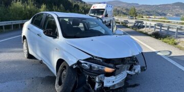 Sinop Gerze’de otomobil bariyere çarptı: 5 kişi yaralandı