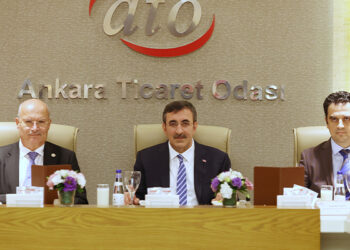 Cumhurbaşkanı Yardımcısı Yılmaz, ATO yönetimi ile bir araya geldi