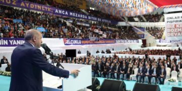 Cumhurbaşkanı Erdoğan: Bunların en büyük vizyonları kırmızı kart göstermek