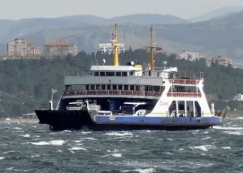 Çanakkale’de fırtına nedeniyle feribot seferleri iptal edildi!