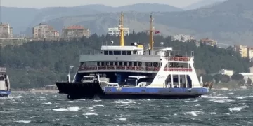 Çanakkale’de fırtına nedeniyle feribot seferleri iptal edildi!