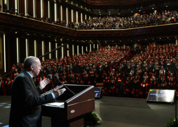 Erdoğan: Demokrasimize asla yakışmayan alışkanlıklar artık eskide kalmıştır