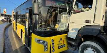 İstanbul’da İETT otobüsüyle mikser aracı kazaya karıştı! Yaralılar var