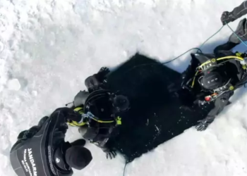 Erzurum’da Jandarma Ekibi Kış Şartlarında Dalış Eğitimi Yaptı