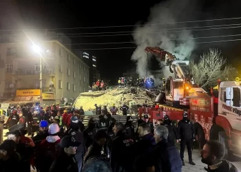 Konya’da bina çöktü! Göçük altında kalanlar var