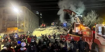 Konya’da bina çöktü! Göçük altında kalanlar var