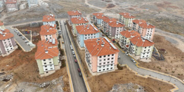 Bakan Kurum: Sağlam yuvalarımız yükseldikçe sevincimiz katlanıyor