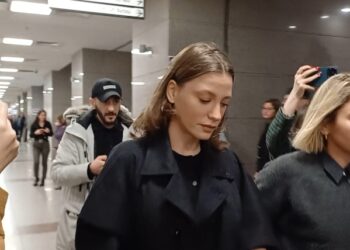 Oyuncu Serenay Sarıkaya ifade vermek için adliyede!