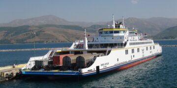 Türkiye’nin en büyük feribotları Van Gölü’nde hizmet  veriyor