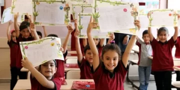 Yarıyıl tatili bugün başlıyor! Milyonlarca öğrenci karne heyecanı yaşıyor
