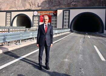 Bakan Uraloğlu: Yeniköprü Tüneli trafiğe açıldı