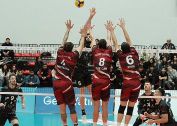 Alanya Belediyespor, Akkuş Belediyespor’u set vermeden geçti!