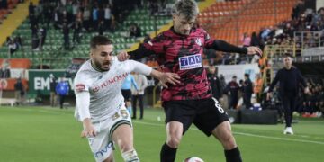 Alanyaspor, Konyaspor karşısında 3 puanı 2 golle aldı!