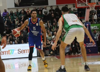 Anadolu Efes, Yalovaspor’u 27 sayı farkla geçti!