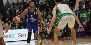 Anadolu Efes, Yalovaspor’u 27 sayı farkla geçti!