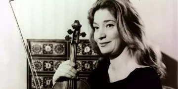 Ünlü keman sanatçısı Ayla Erduran 90 yaşında yaşamını yitirdi