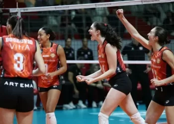 Eczacıbaşı Dynavit, Şampiyonlar Ligi’nde çeyrek finale yükseldi!