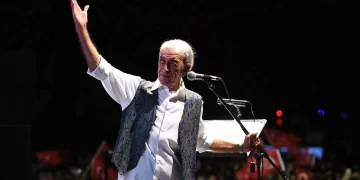 Yoğun bakıma alınan Edip Akbayram entübe edildi
