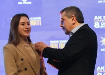 Türkiye’nin en genç belediye başkanı AK Parti’ye katıldı