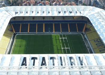 Fenerbahçe, Atatürk adını stadın çatısına yazdırdı!