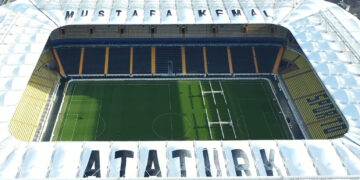 Fenerbahçe, Atatürk adını stadın çatısına yazdırdı!