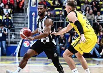 Fenerbahçe Beko, derbide Beşiktaş’ı son çeyrekte geçti!