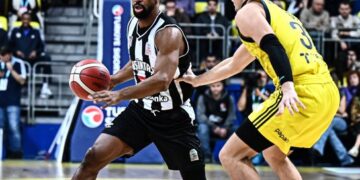 Fenerbahçe Beko, derbide Beşiktaş’ı son çeyrekte geçti!