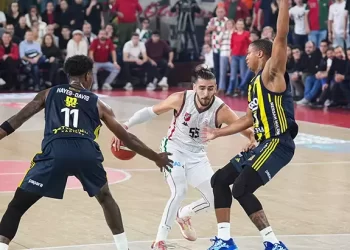 Fenerbahçe Beko, Karşıyaka deplasmanında farklı kazandı!