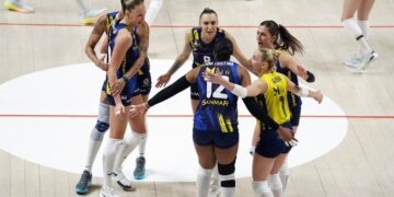 Fenerbahçe, kadınlar derbisinde Beşiktaş’ı set vermeden geçti!