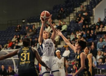 Fenerbahçe Opet, Emlak Konut’a son saniye üçlüğüyle kaybetti!