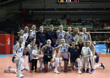 Fenerbahçe, THY’yi set vermeden geçti!