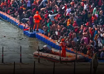 Hindistan’daki Kumb Mela festivalinde izdiham: 17 kişi ezilerek hayatını kaybetti