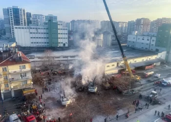 Konya’da 4 katlı bina çöktü: 2 ölü, 3 yaralı kurtarıldı