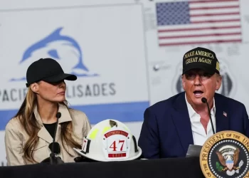 Trump, yangınların ardından Los Angeles’ı ziyaret etti: “Şehir bomba düşmüş gibi”