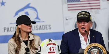 Trump, yangınların ardından Los Angeles’ı ziyaret etti: “Şehir bomba düşmüş gibi”