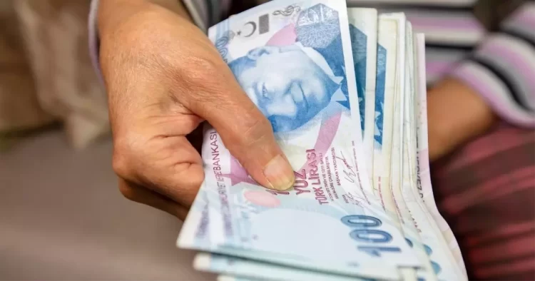 Türkiye Cumhuriyet Merkez Bankası (TCMB) tarafından yayımlanan Piyasa Katılımcıları Anketi'nde yıl sonu enflasyon beklentisi yukarı yönlü revize edildi.