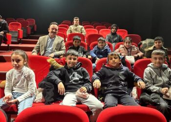 Muş Malazgirt Kaymakamı Bayram’dan, öğrencilerle sinema etkinliği!