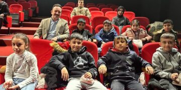 Muş Malazgirt Kaymakamı Bayram’dan, öğrencilerle sinema etkinliği!