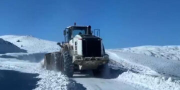 Muş’ta, kapalı olan Derecik-Ilıca-Ağıllı grup köy yolları ulaşıma açıldı!