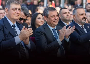 CHP Genel Başkanı Özgür Özel, İzmir’de toplu açılış ve temel atma törenine katıldı