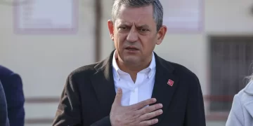 Özgür Özel, cezaevindeki Mine Özerden ve Çiğdem Mater’i ziyaret etti!