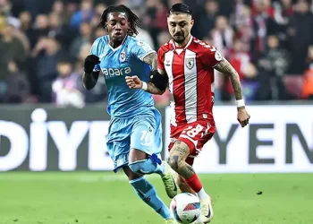 Samsunspor, Karadeniz derbisinde Trabzonspor’u 2 golle devirdi!