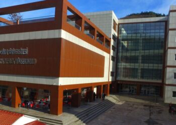 Sinop Üniversitesi Ayancık MYO’nun 5. katından atlayan öğrenci hayatını kaybetti!
