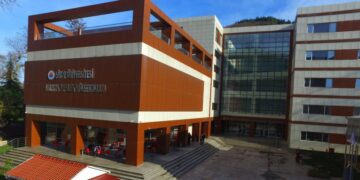 Sinop Üniversitesi Ayancık MYO’nun 5. katından atlayan öğrenci hayatını kaybetti!