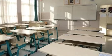 İkinci dönem ne zaman başlıyor? Okullar ne zaman açılacak, 15 tatilin son günü ne zaman, sömestr hangi tarihte bitiyor?